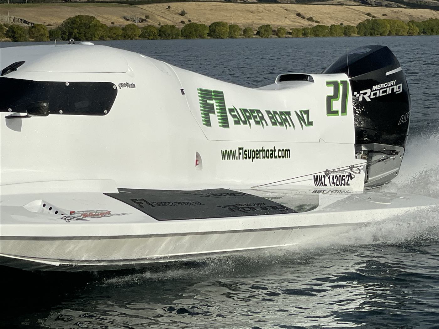 F1 Super Boat NZ race boat at speed, the experience you can give as a gift voucher